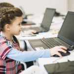 اهمیت آشنایی کودک با تکنولوژی